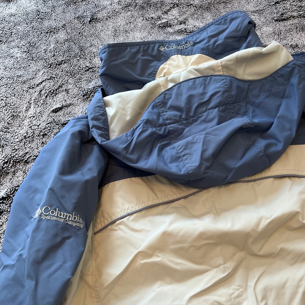 Women’s Columbia Blue and Cream Shell Jacket - Picture 4 of 10